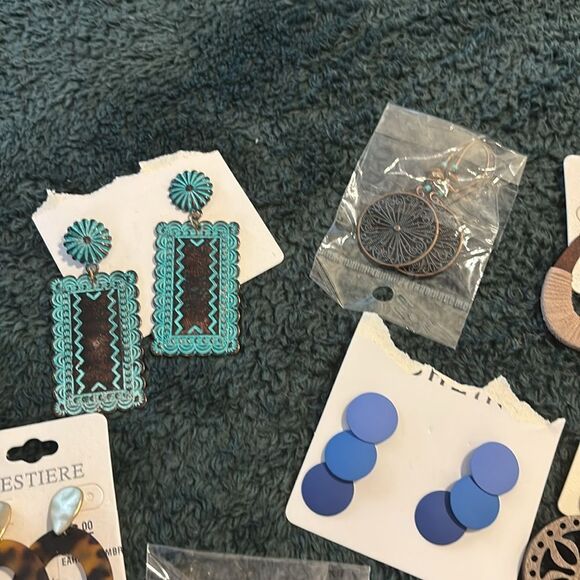 Never worn earring bundle - Picture 4 of 5